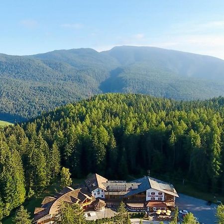 Hotel Waldheim Sarnonico Eksteriør bilde