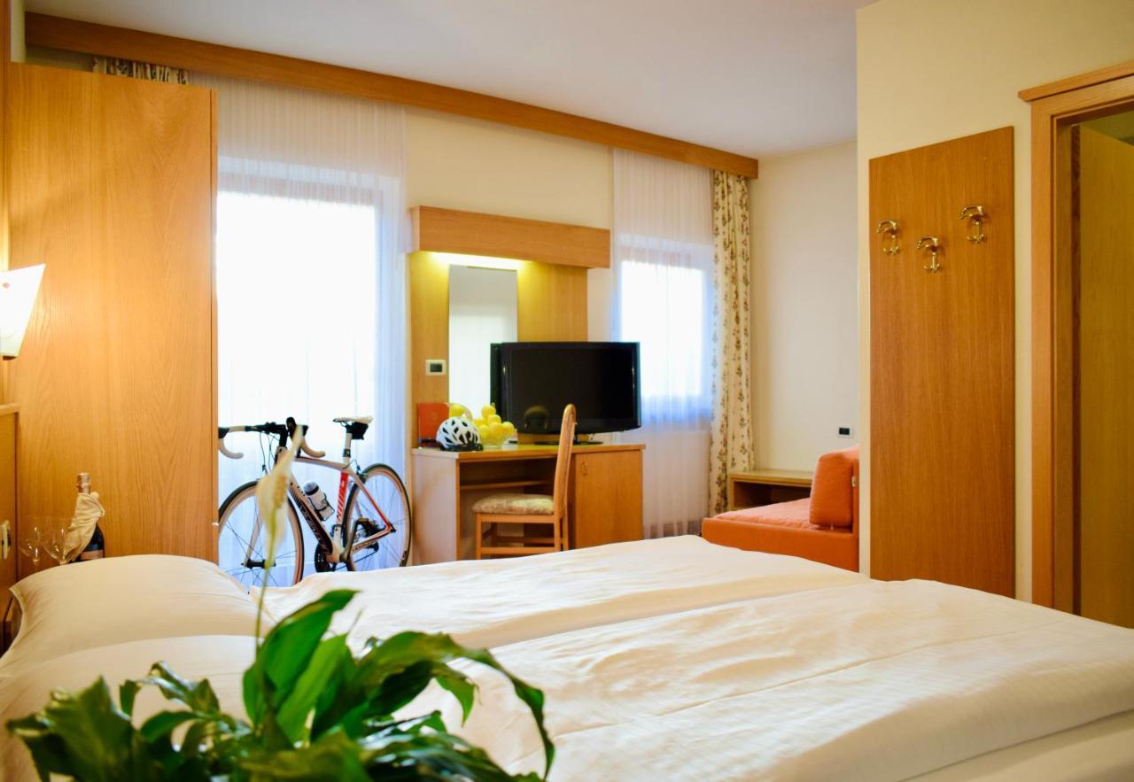 Hotel Waldheim Sarnonico Eksteriør bilde