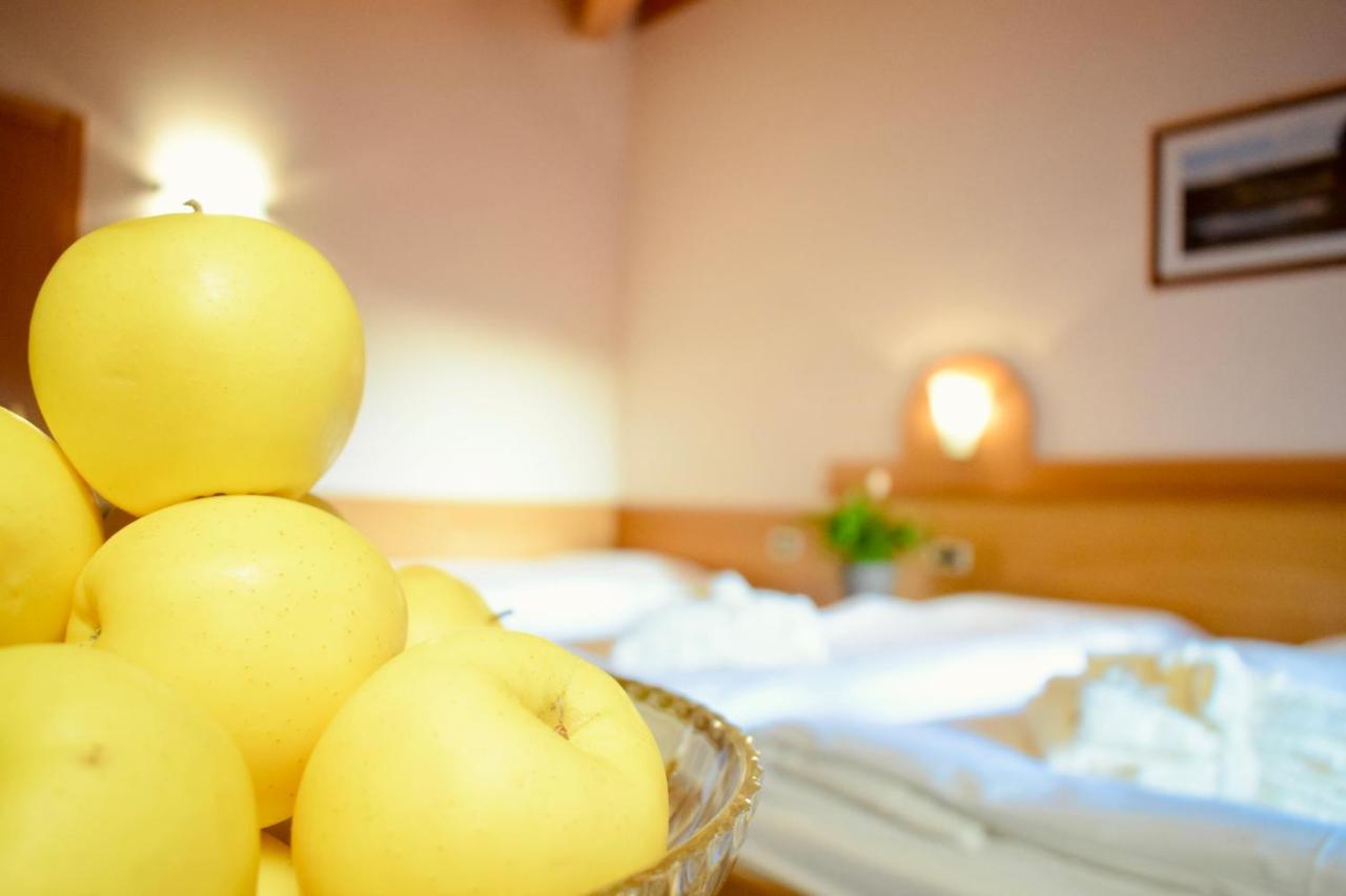Hotel Waldheim Sarnonico Eksteriør bilde
