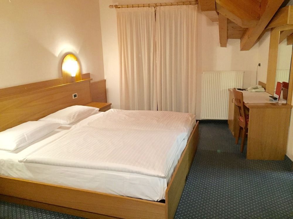 Hotel Waldheim Sarnonico Eksteriør bilde