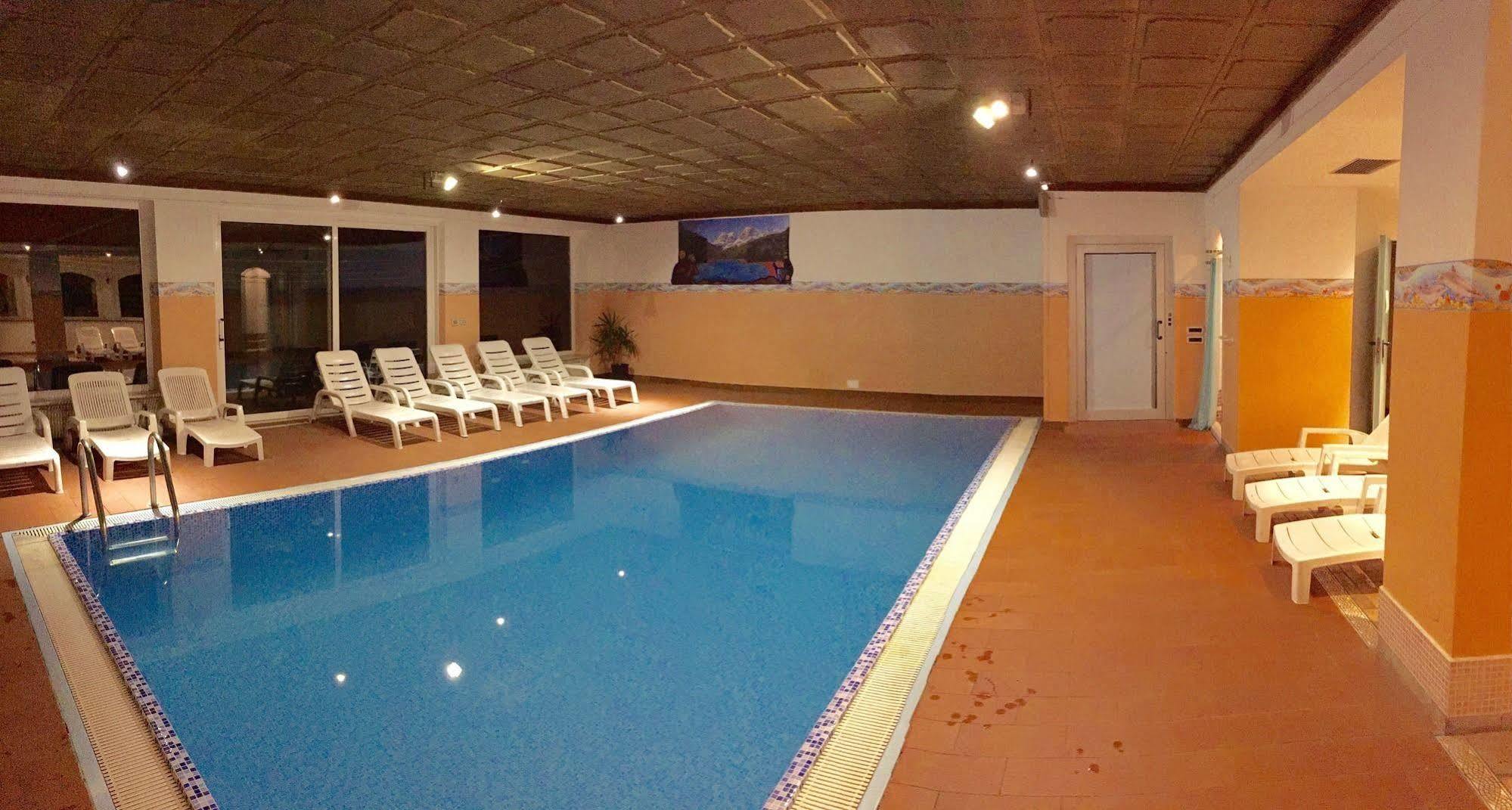 Hotel Waldheim Sarnonico Eksteriør bilde